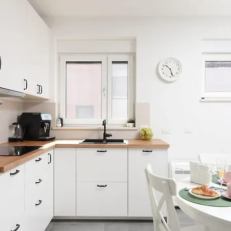 Novi Apartman Franka ザダル