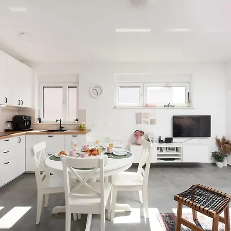 Novi Apartman Franka アパート *